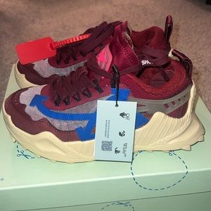 Very Gently used women’s OFF White sneakers